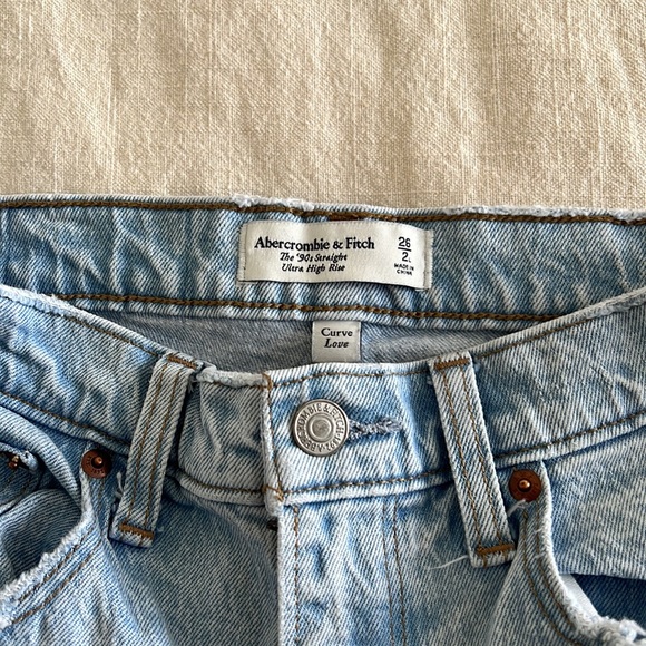 Abercrombie Curve Love “the 90’s straight ultra bight rise” - Picture 2 of 3